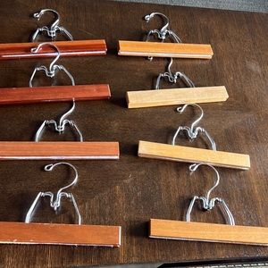 🍁8 wooden pant hangers available